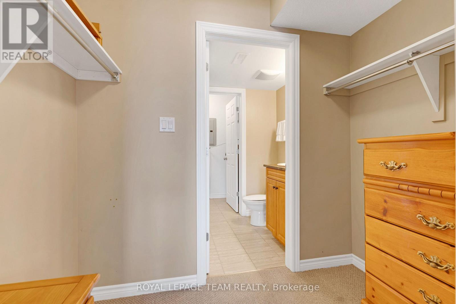 205 - 398 Van Buren Street