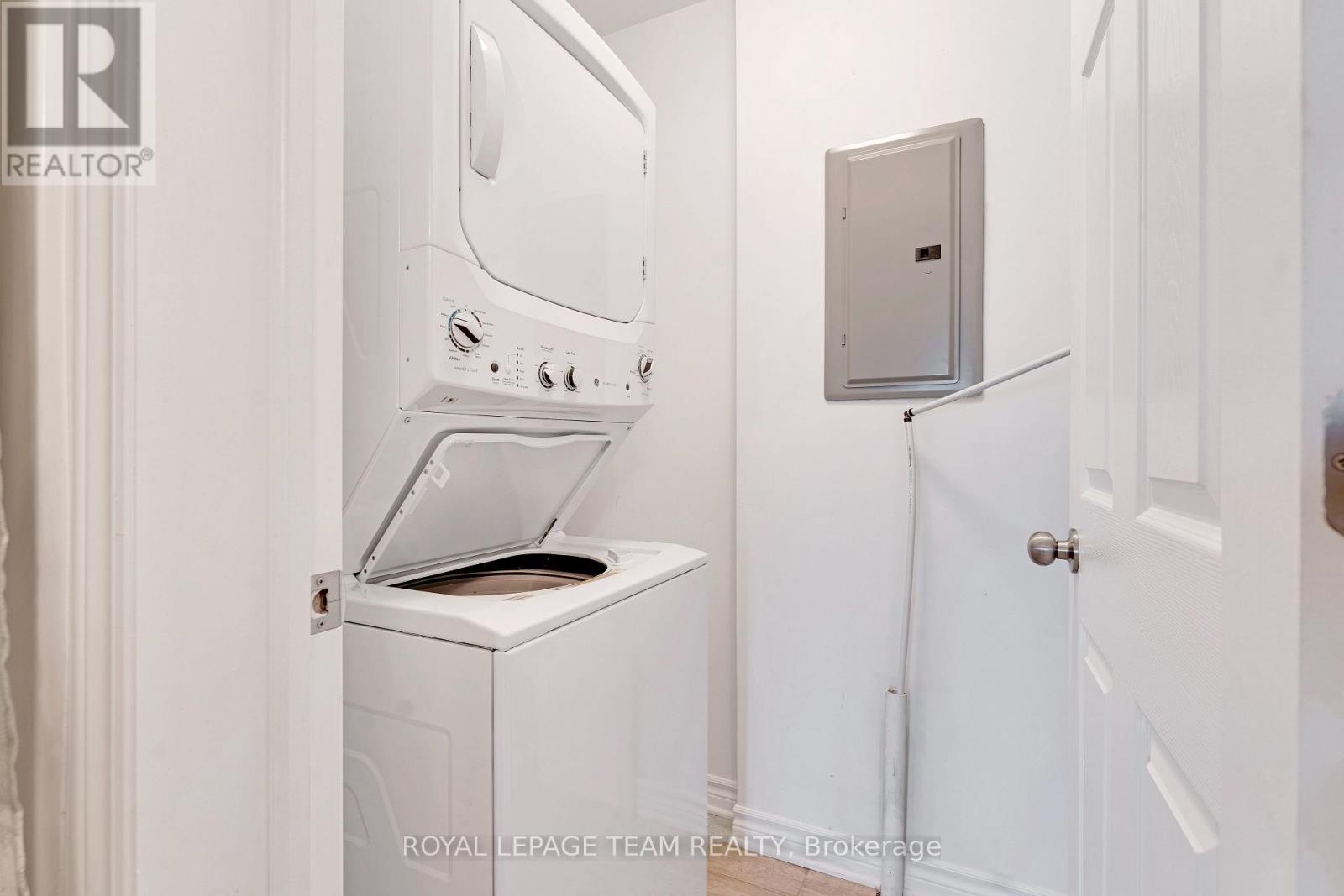 205 - 398 Van Buren Street