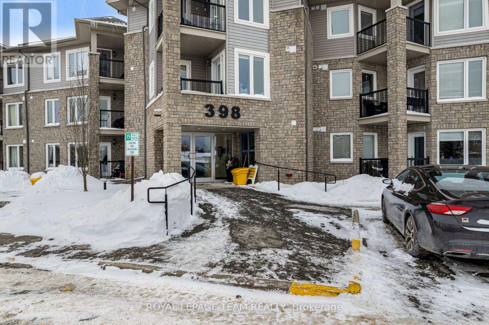 205 - 398 Van Buren Street