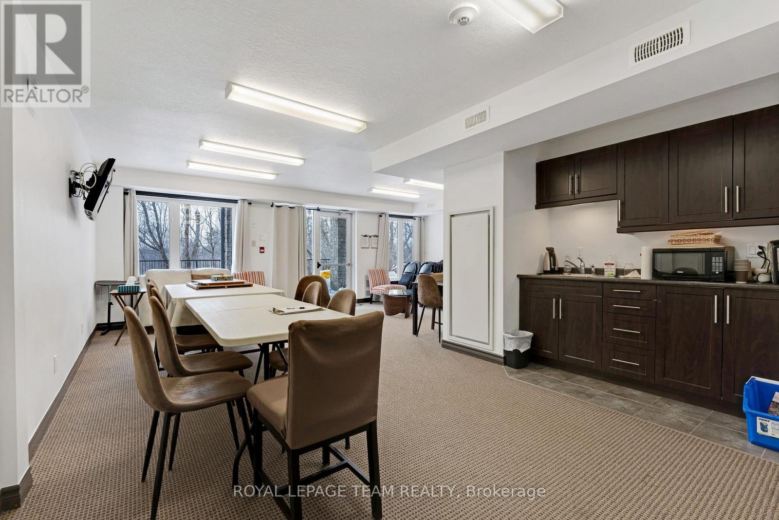 205 - 398 Van Buren Street