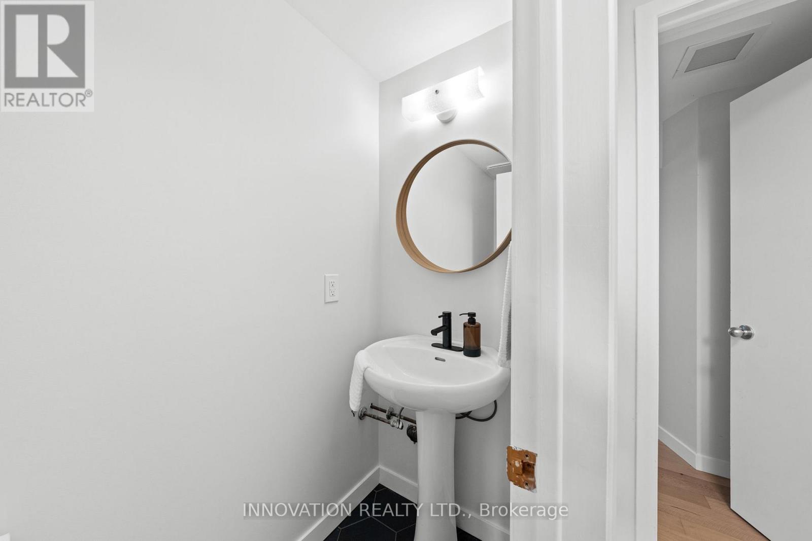 30 - 458 Sandhamn Private