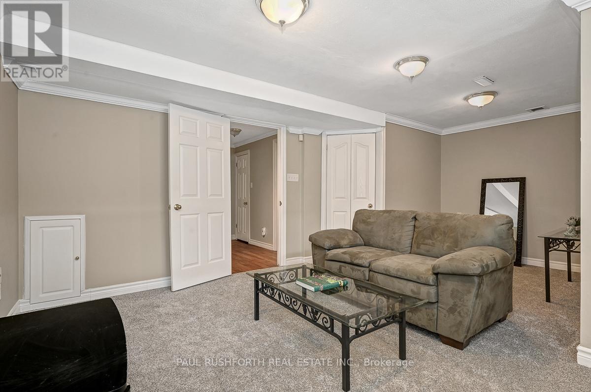 35 Stonepointe Avenue