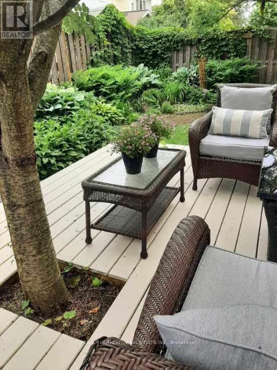 35 Stonepointe Avenue