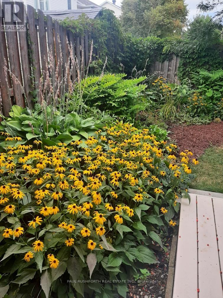 35 Stonepointe Avenue