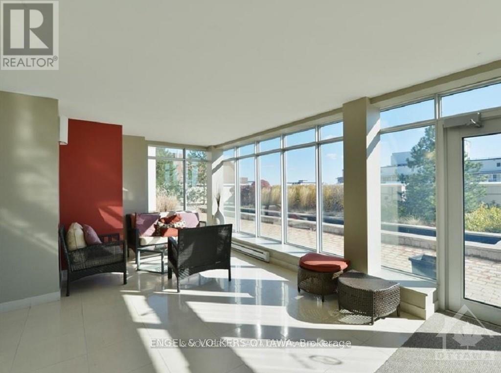 1112 - 138 Somerset Street W