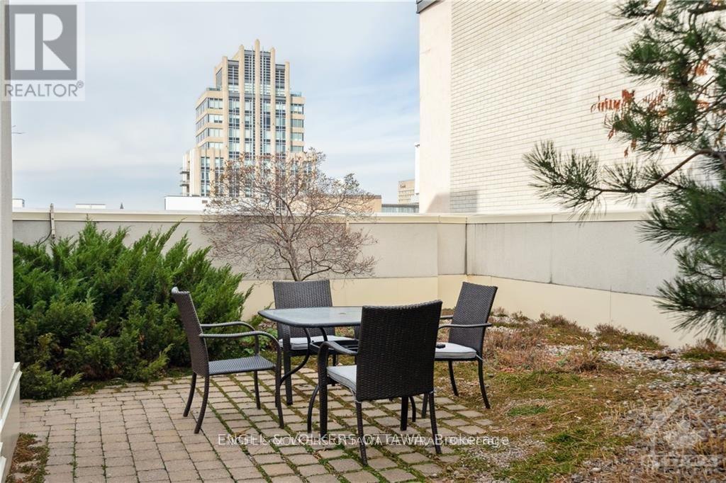 1112 - 138 Somerset Street W