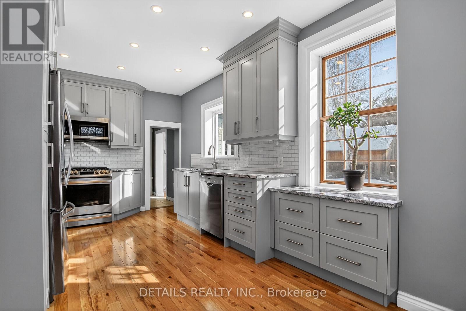 5554 Osgoode Main Street