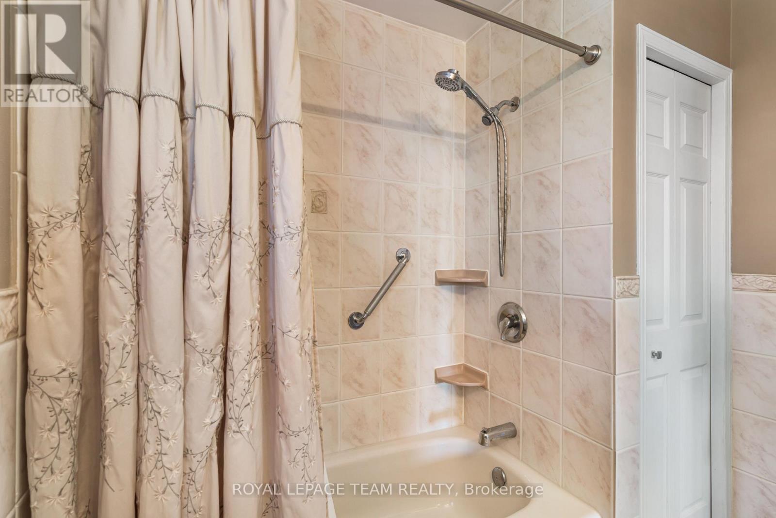 6501 Wellwood Street