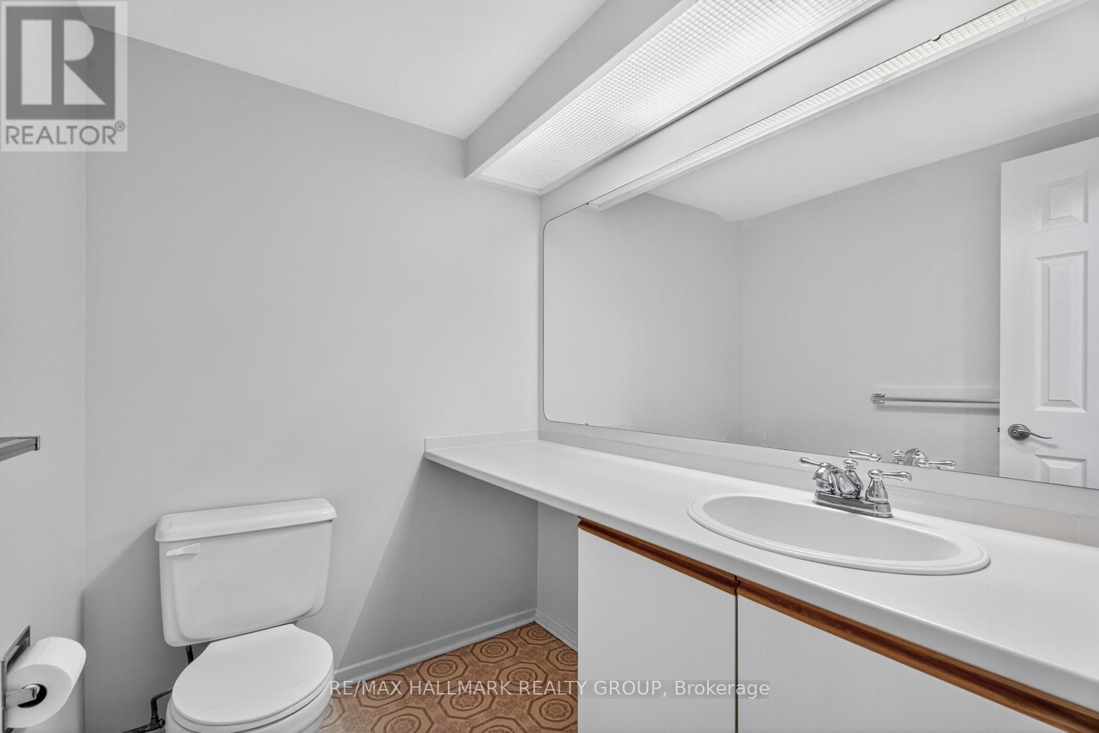 B - 6746 Jeanne Darc Boulevard N