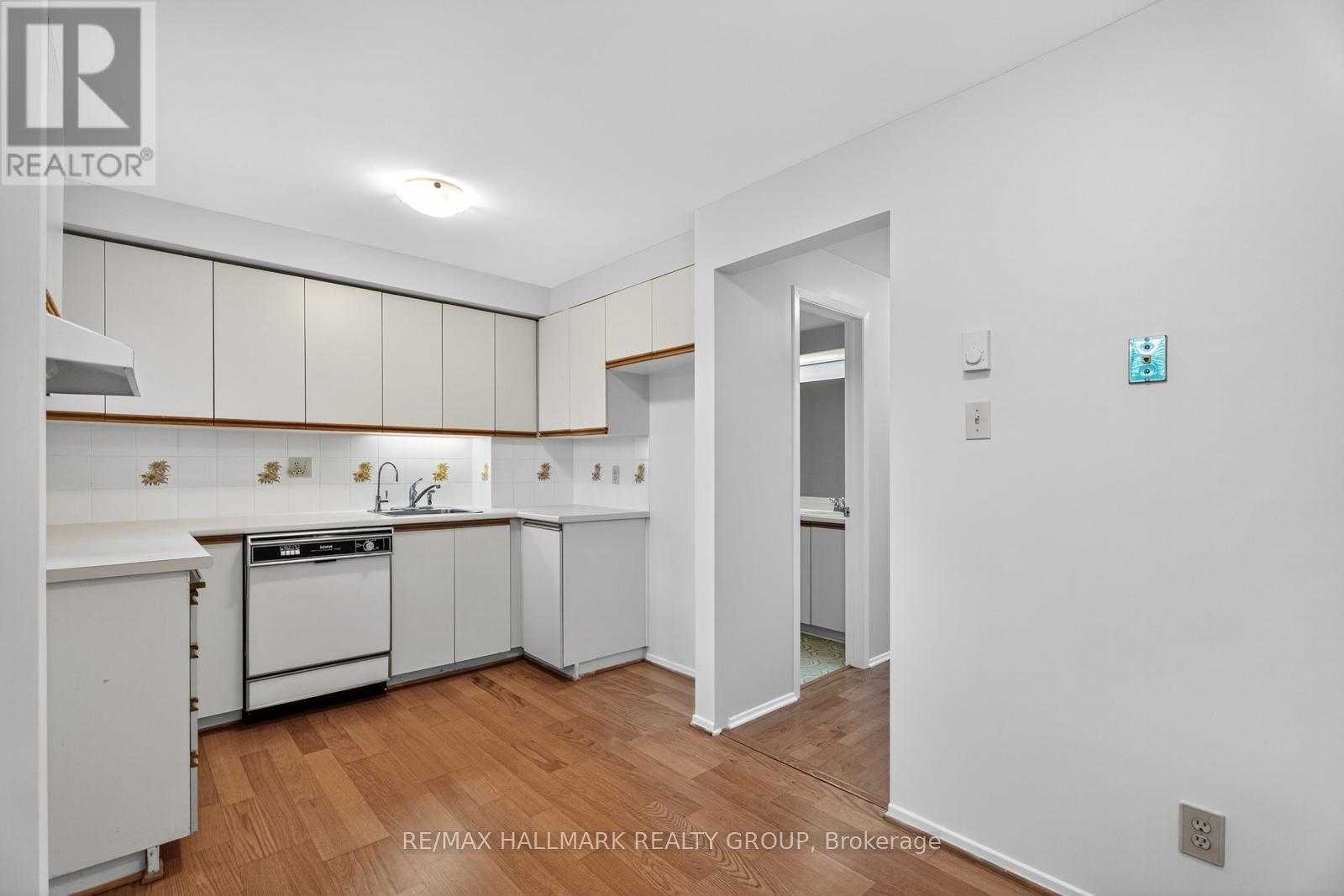 B - 6746 Jeanne Darc Boulevard N