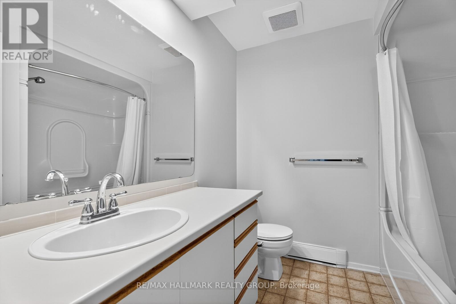 B - 6746 Jeanne Darc Boulevard N