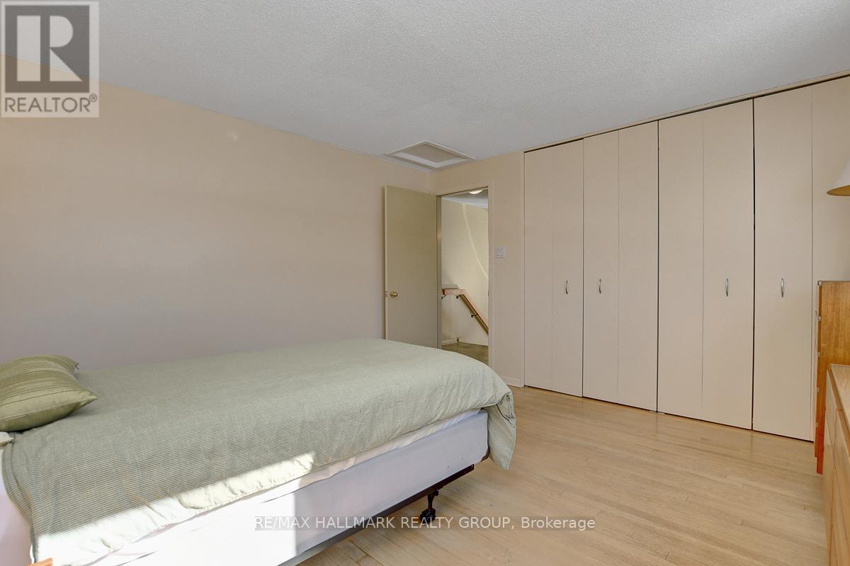 629 Glenhurst Crescent