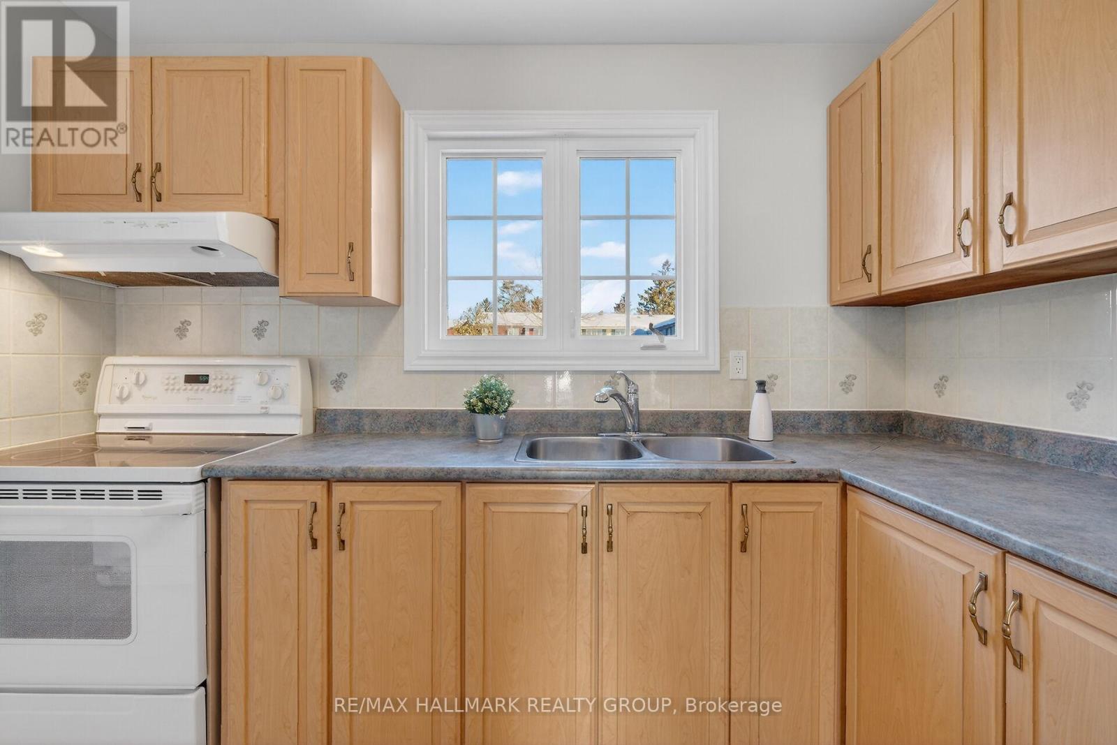 111 - 1061 Meadowlands Drive