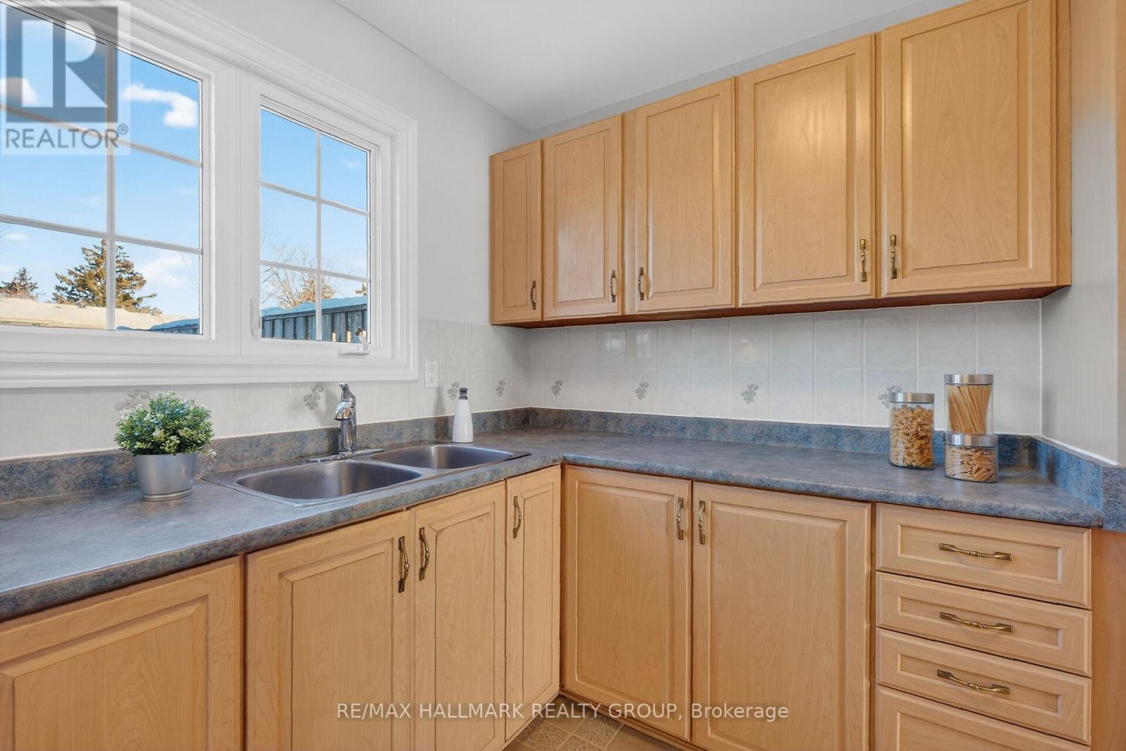 111 - 1061 Meadowlands Drive