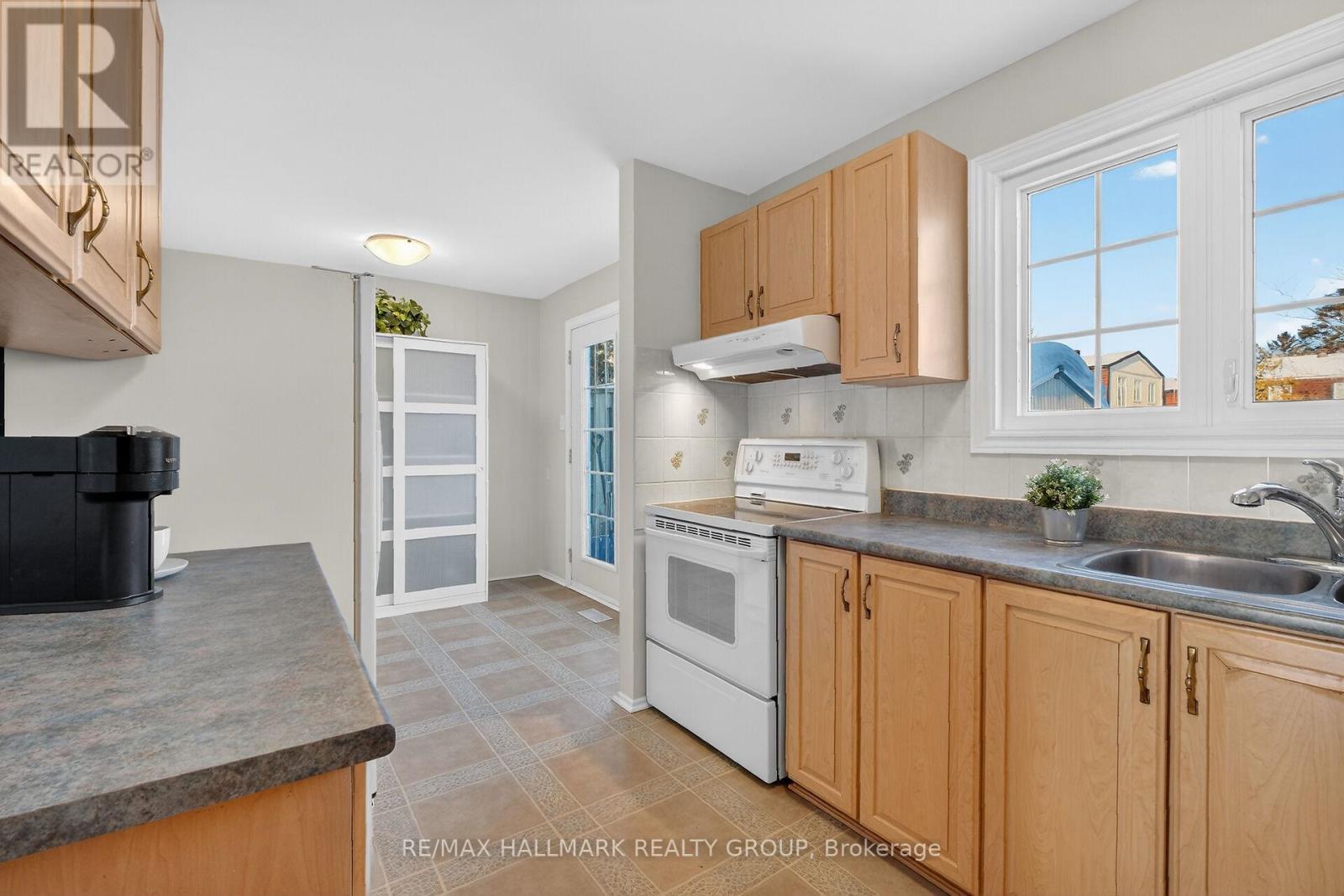 111 - 1061 Meadowlands Drive