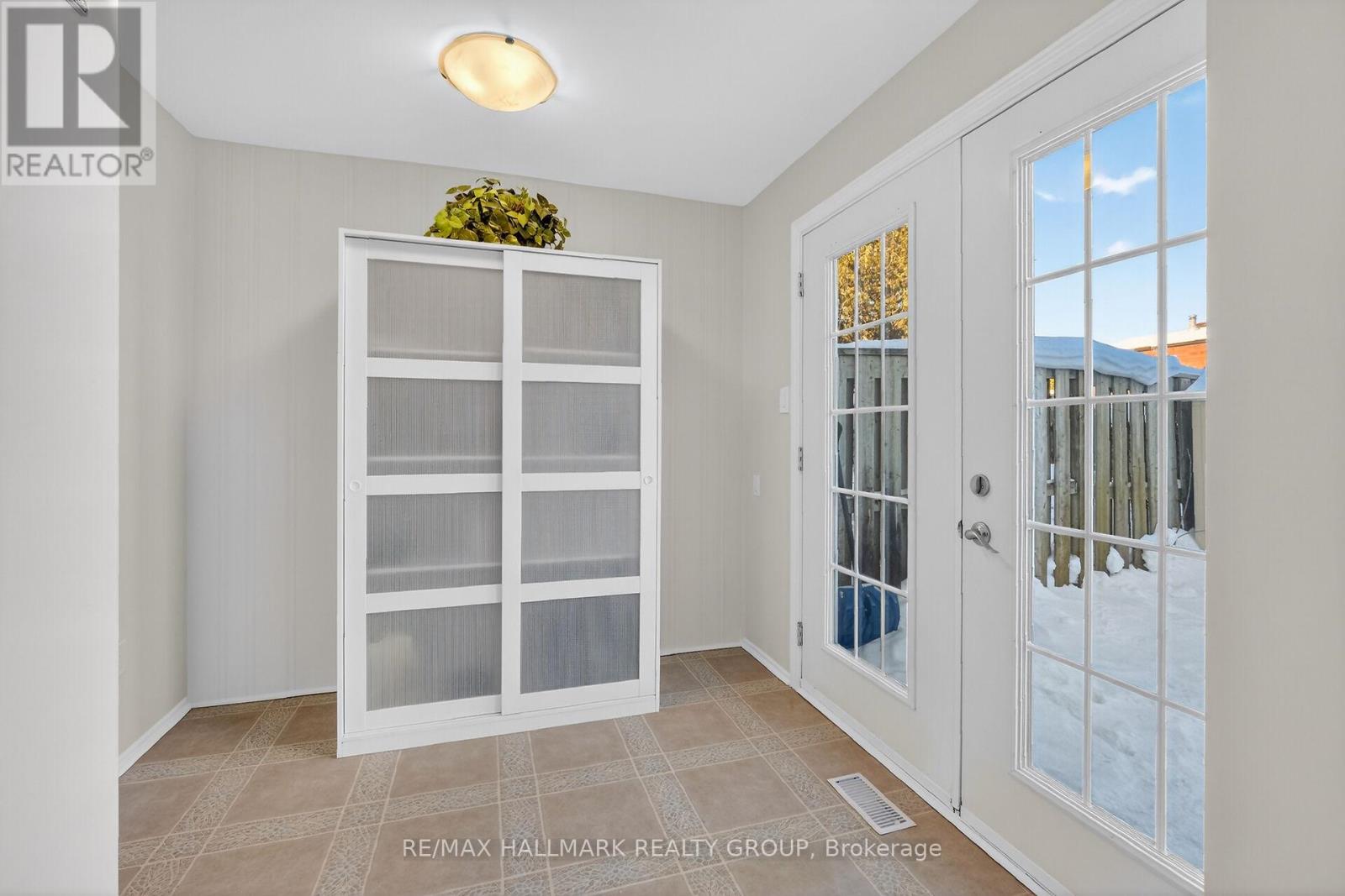 111 - 1061 Meadowlands Drive