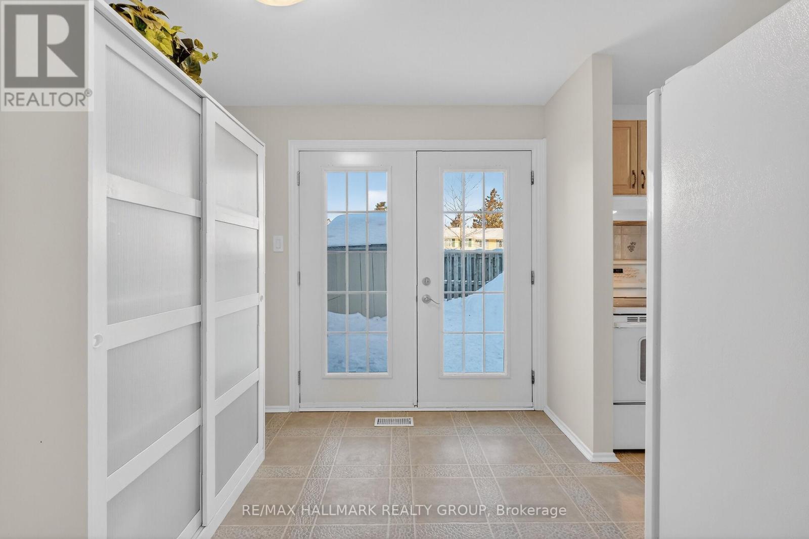 111 - 1061 Meadowlands Drive