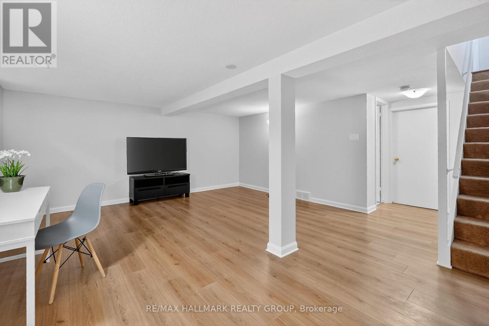 111 - 1061 Meadowlands Drive