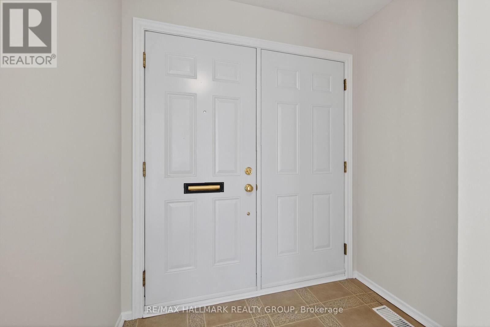 111 - 1061 Meadowlands Drive