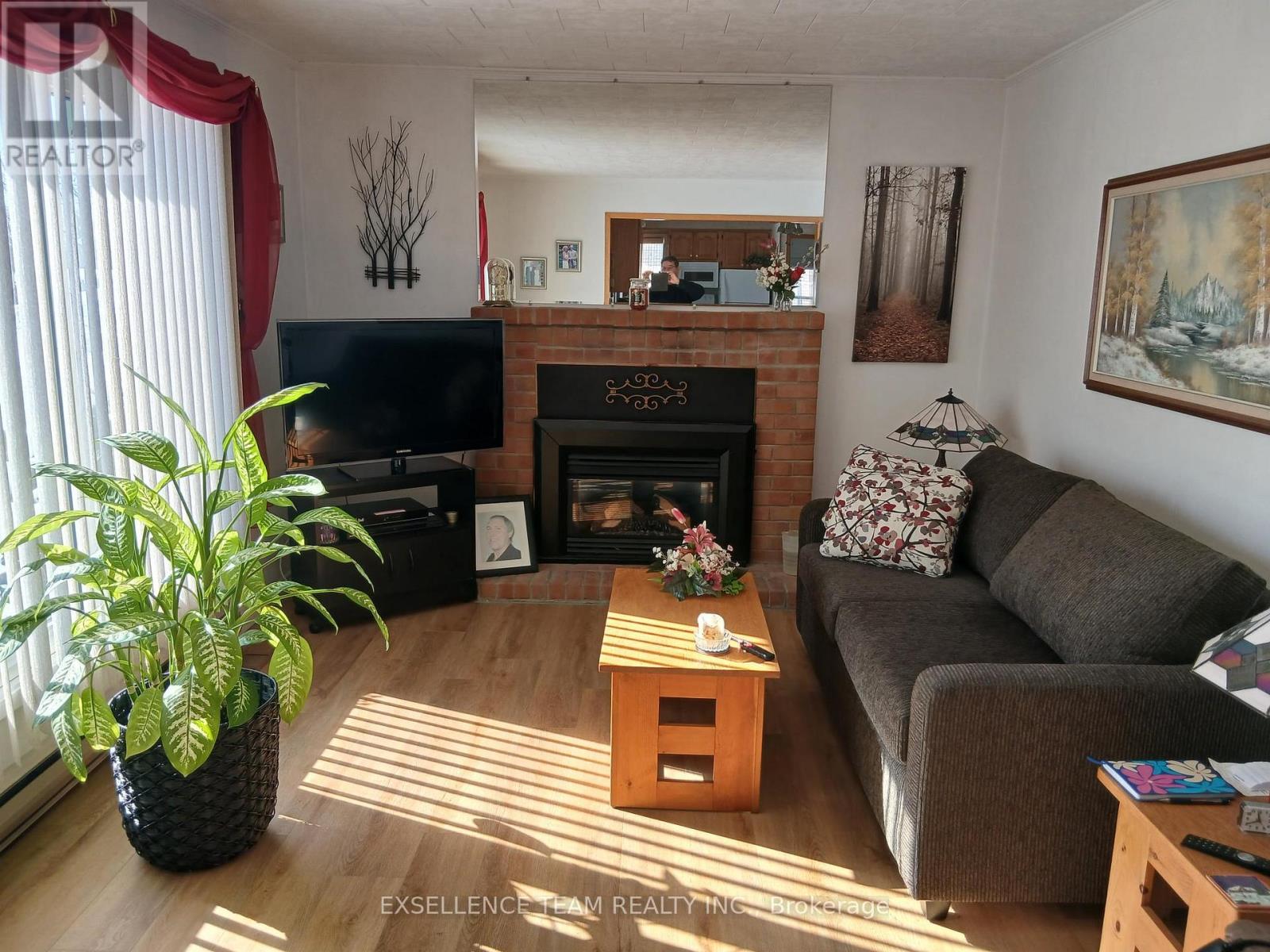 91 Victoria Street W