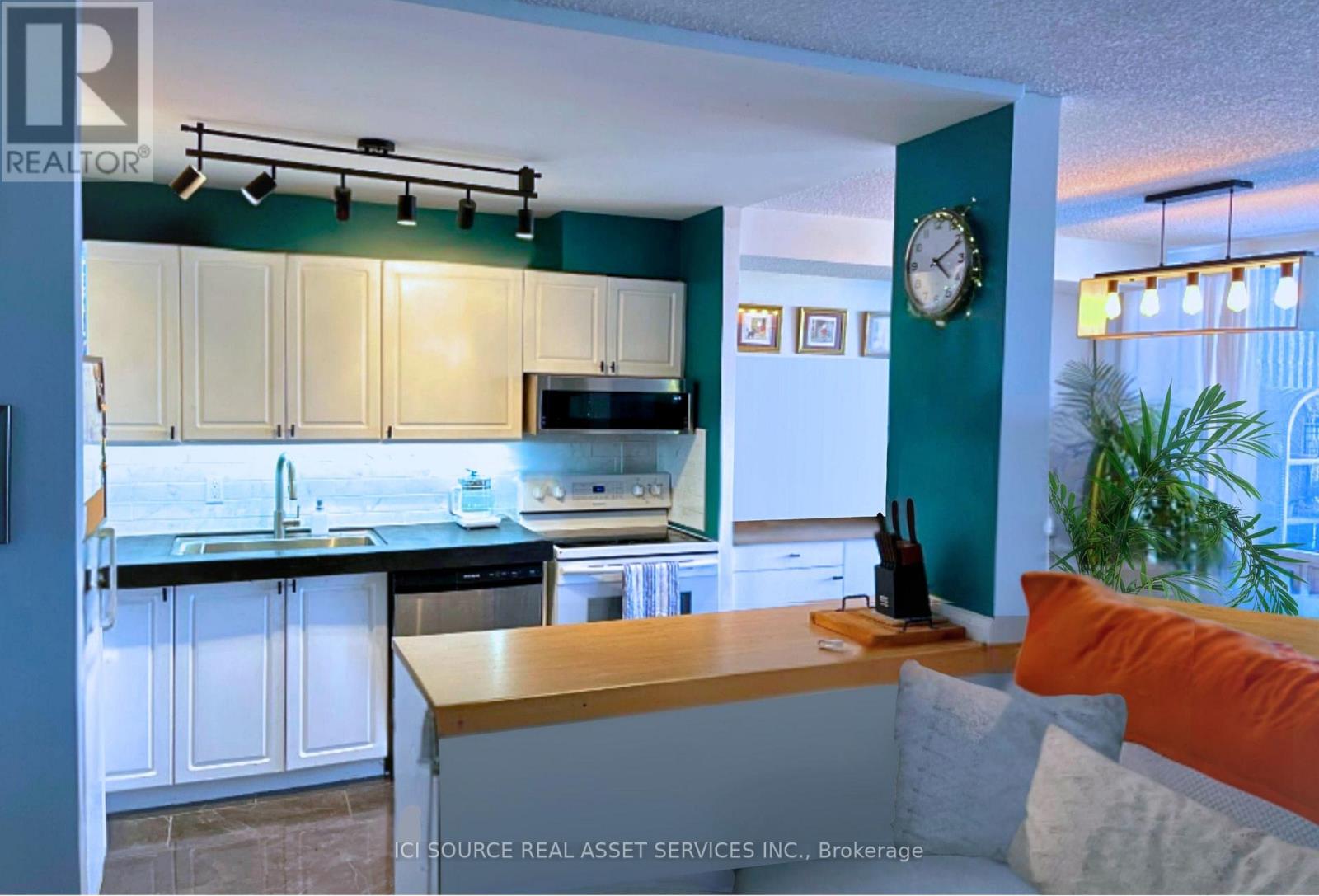 2002 - 265 Poulin Avenue