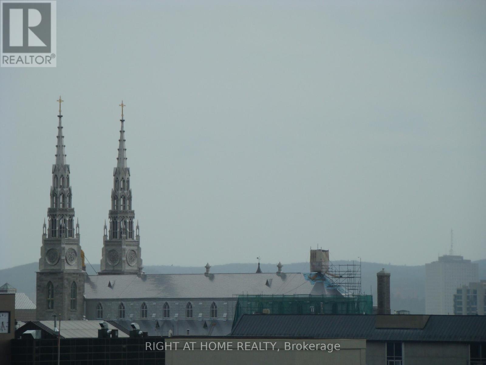 702 - 200 Rideau Street