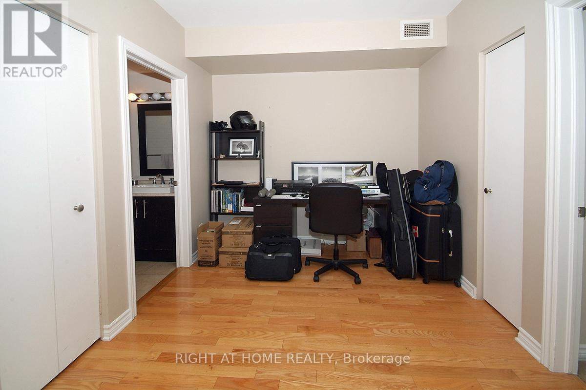 702 - 200 Rideau Street