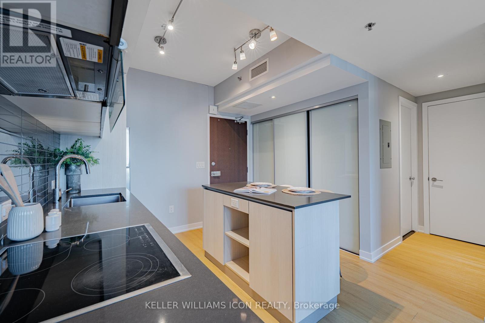 2015 - 199 Slater Street