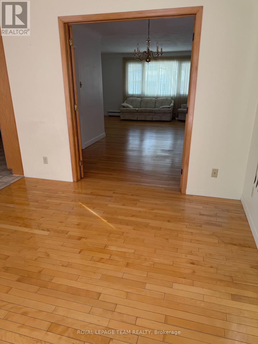 1166 Castle Hill Crescent