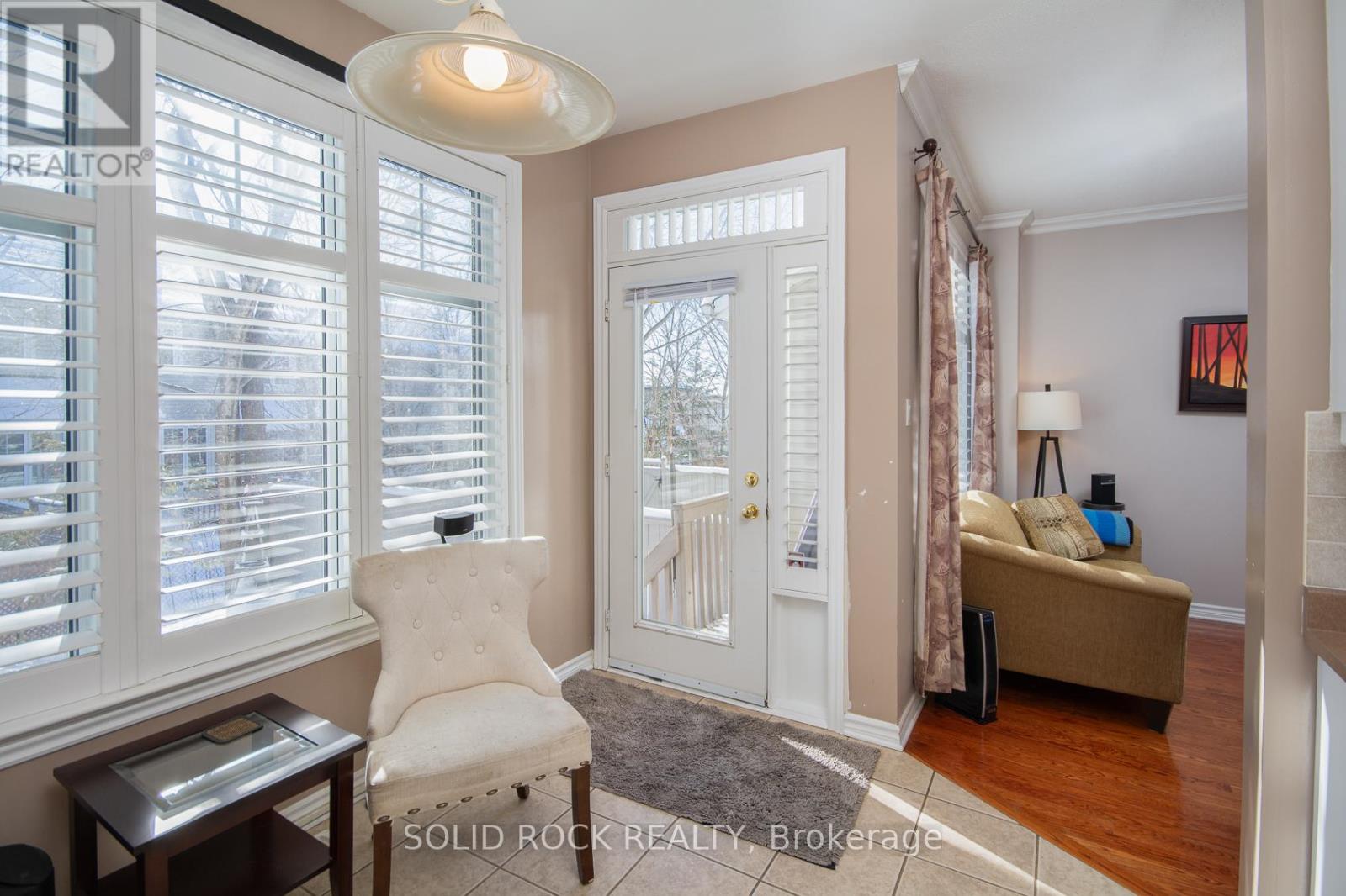 416 Cache Bay Crescent