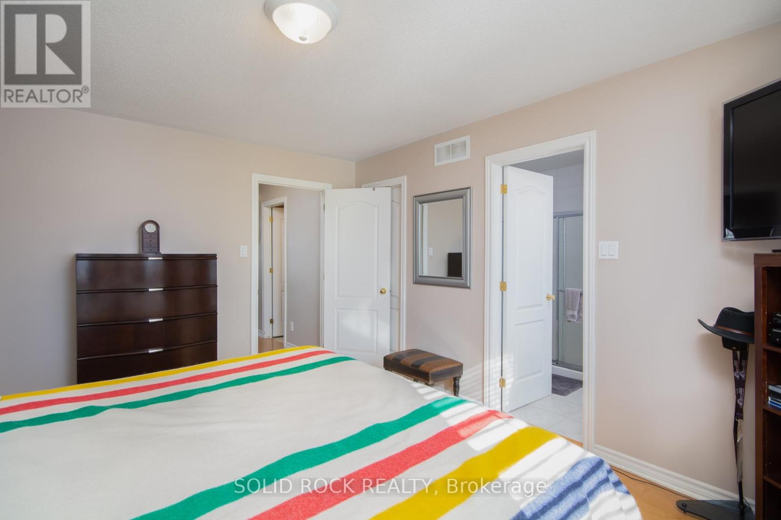 416 Cache Bay Crescent