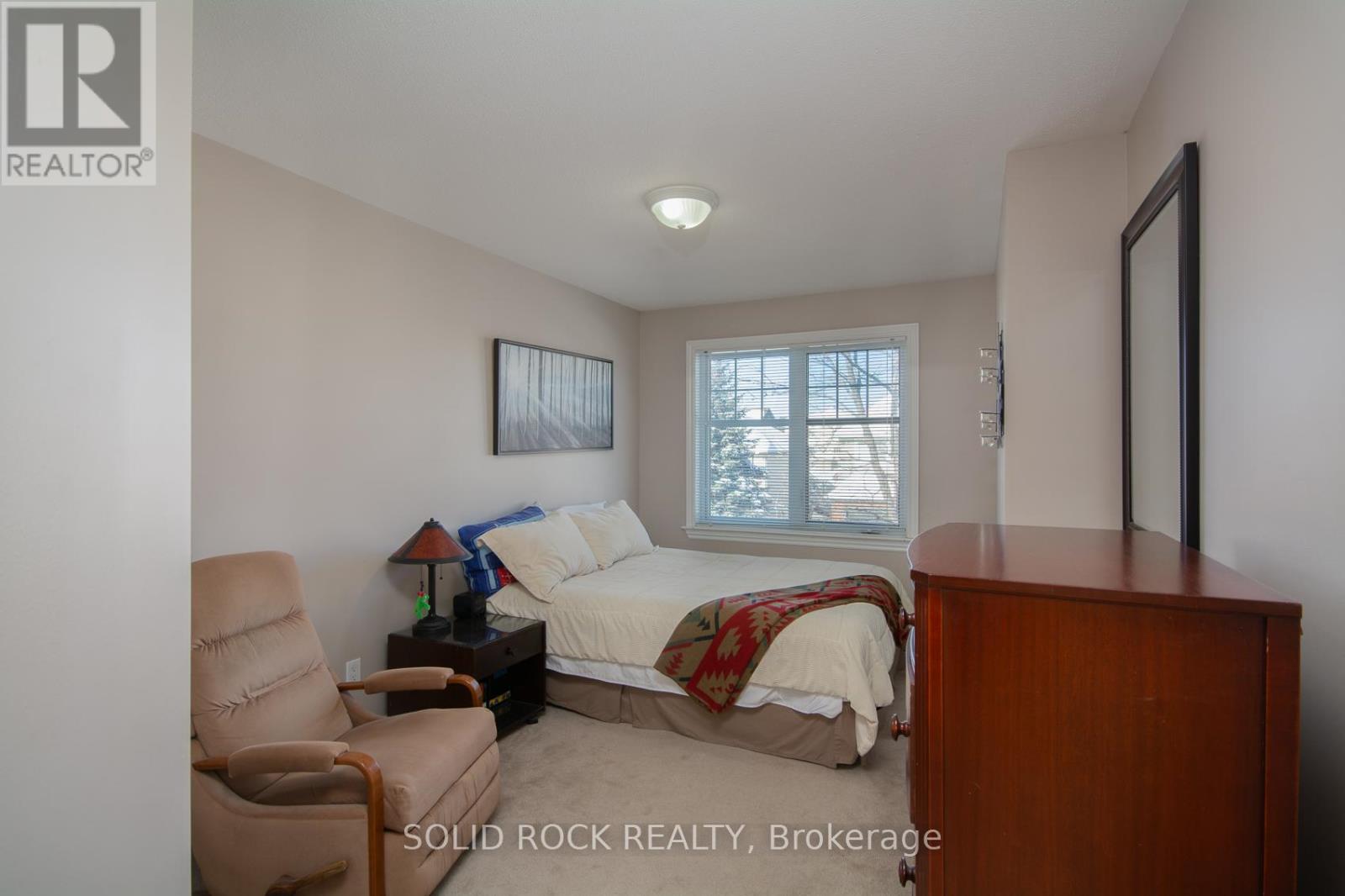 416 Cache Bay Crescent