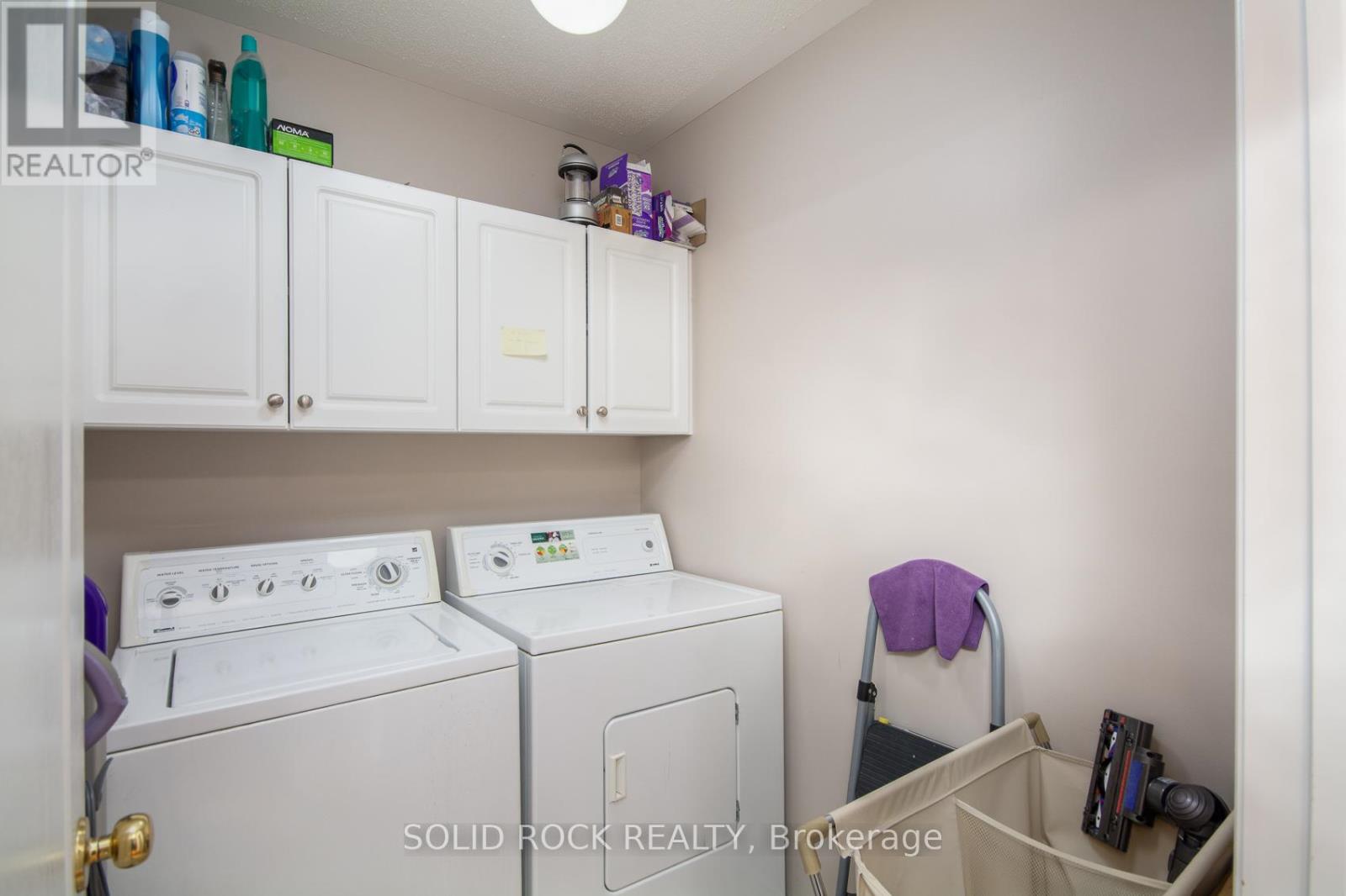 416 Cache Bay Crescent