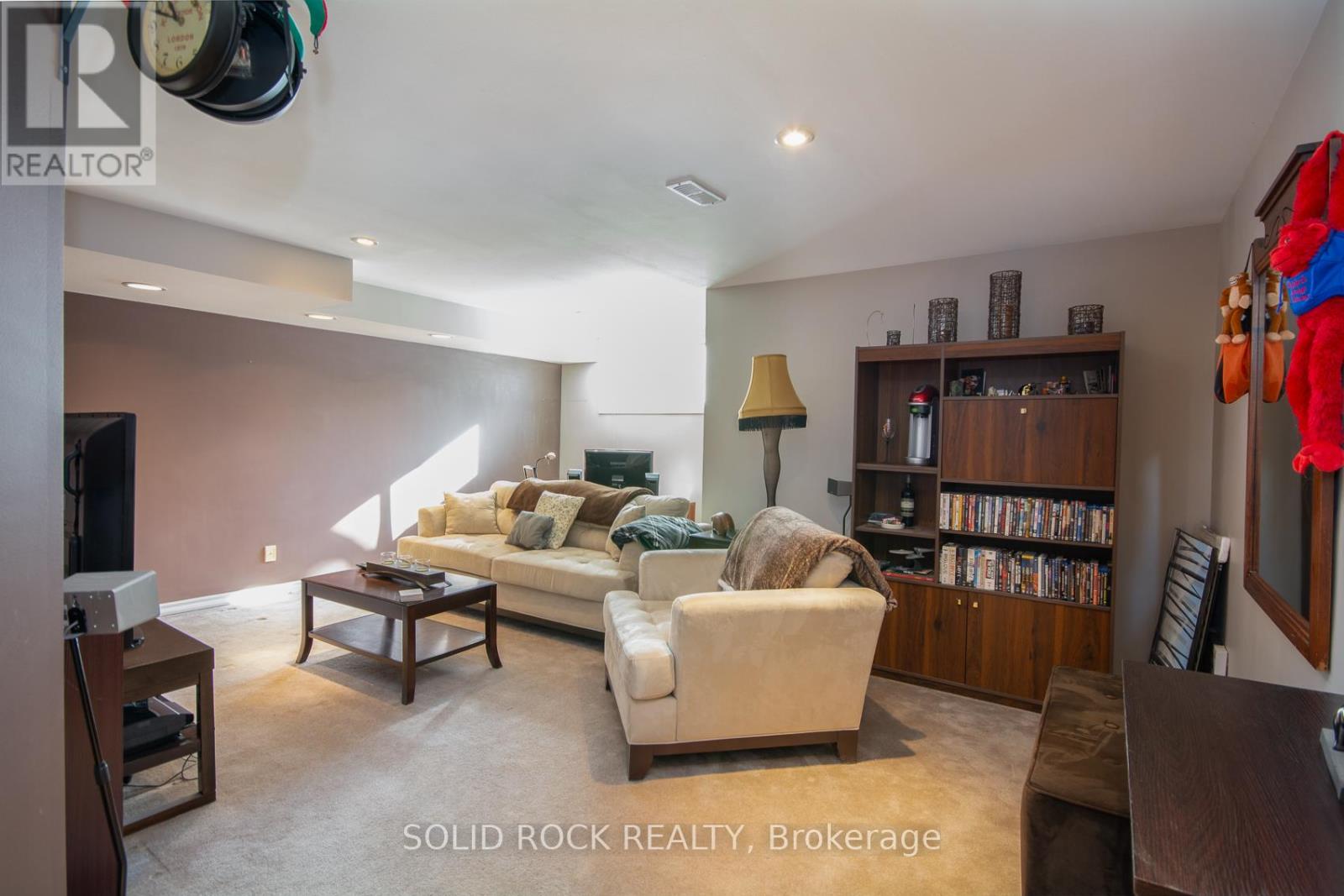 416 Cache Bay Crescent