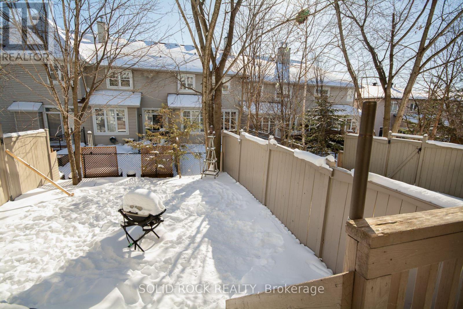 416 Cache Bay Crescent