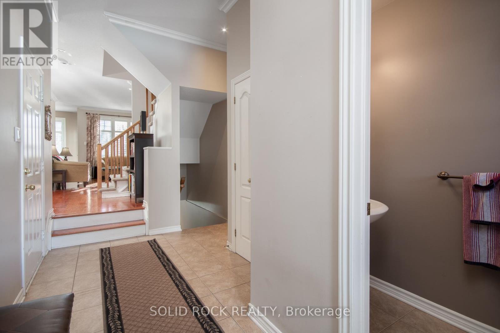 416 Cache Bay Crescent