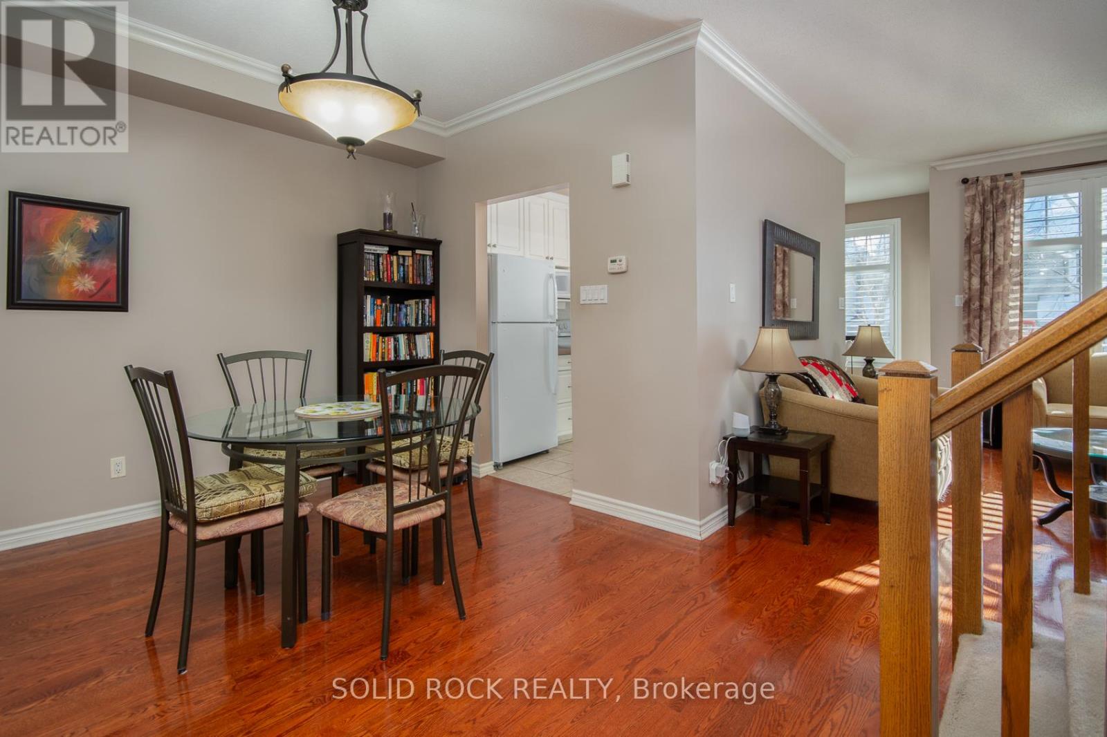 416 Cache Bay Crescent