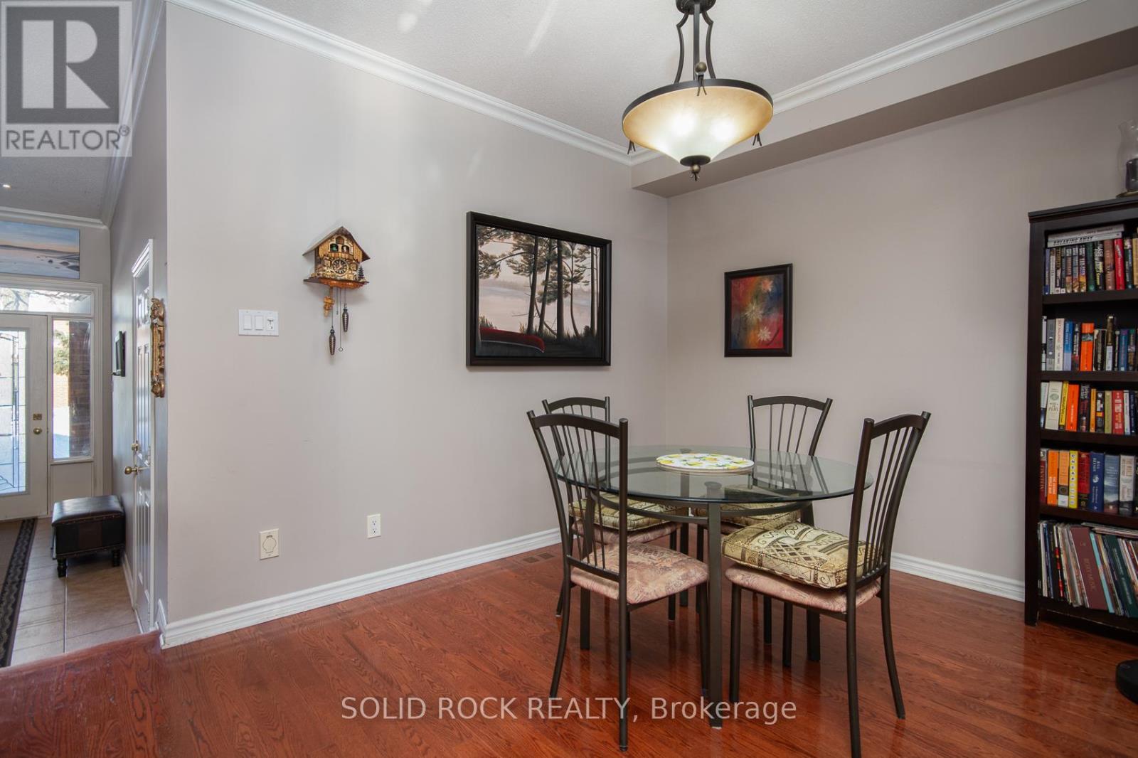 416 Cache Bay Crescent