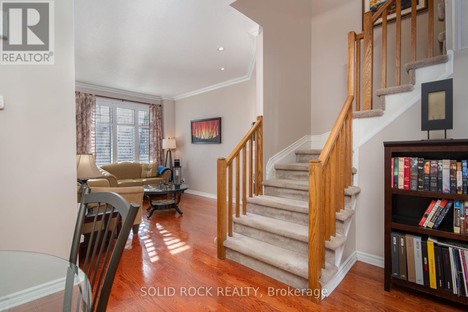 416 Cache Bay Crescent