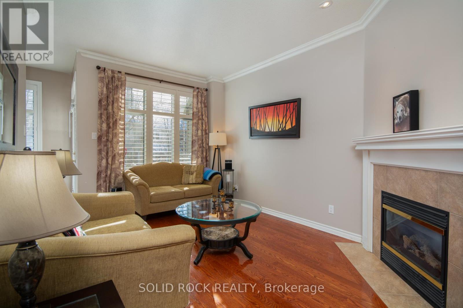 416 Cache Bay Crescent