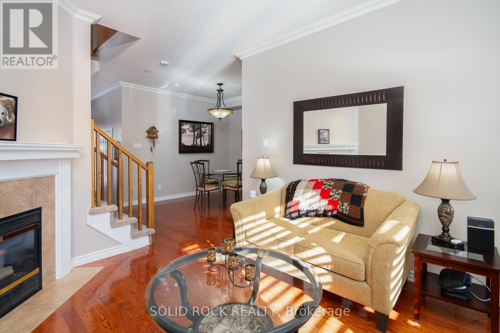 416 Cache Bay Crescent