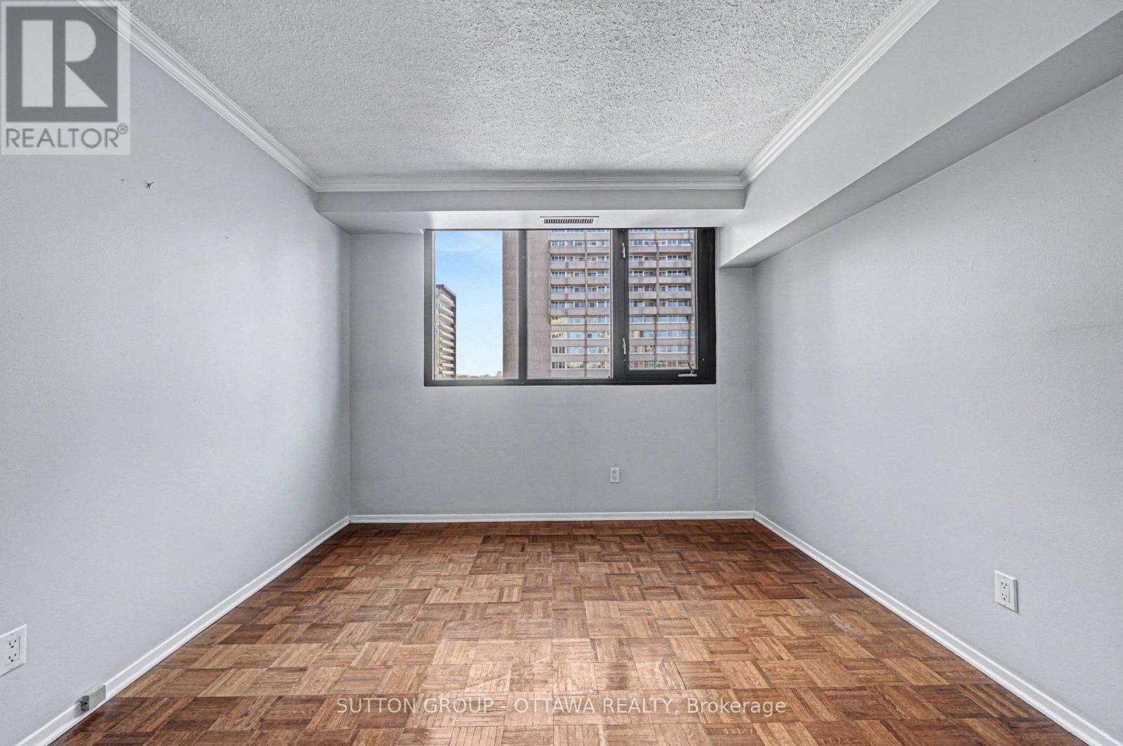 1004 - 200 Bay Street