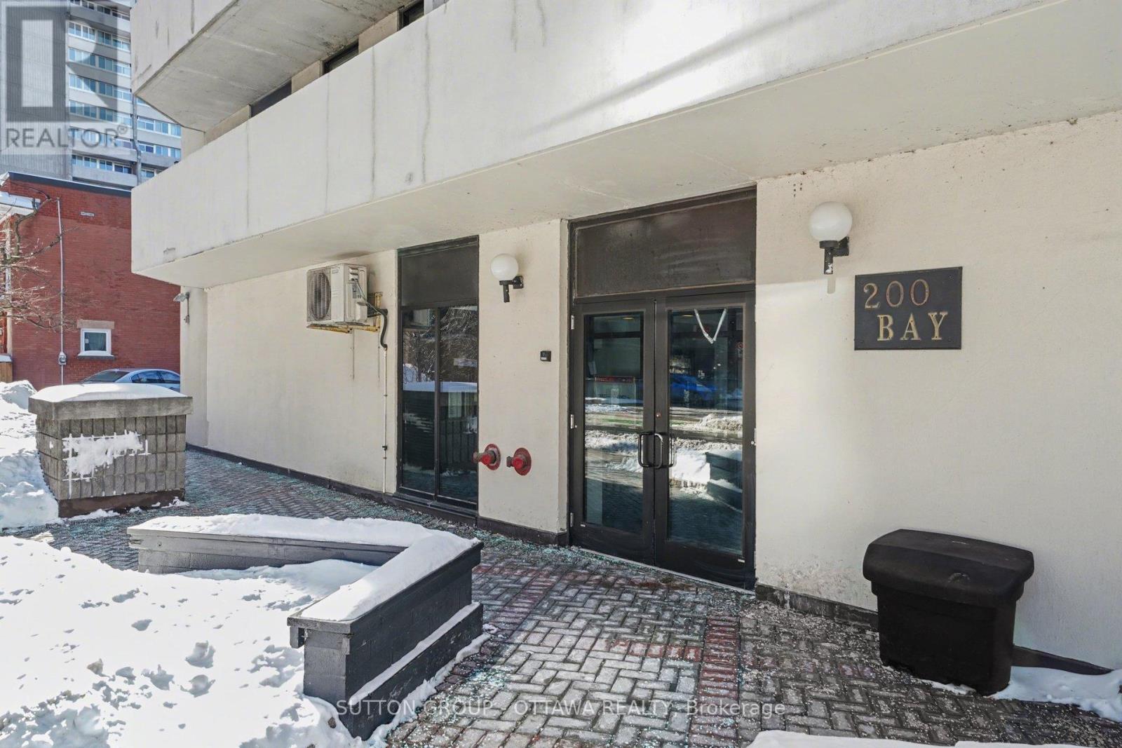 1004 - 200 Bay Street