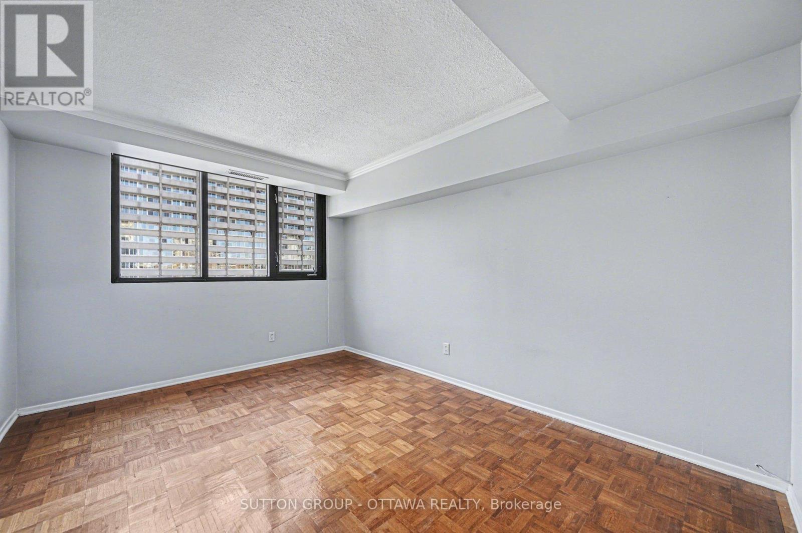 1004 - 200 Bay Street