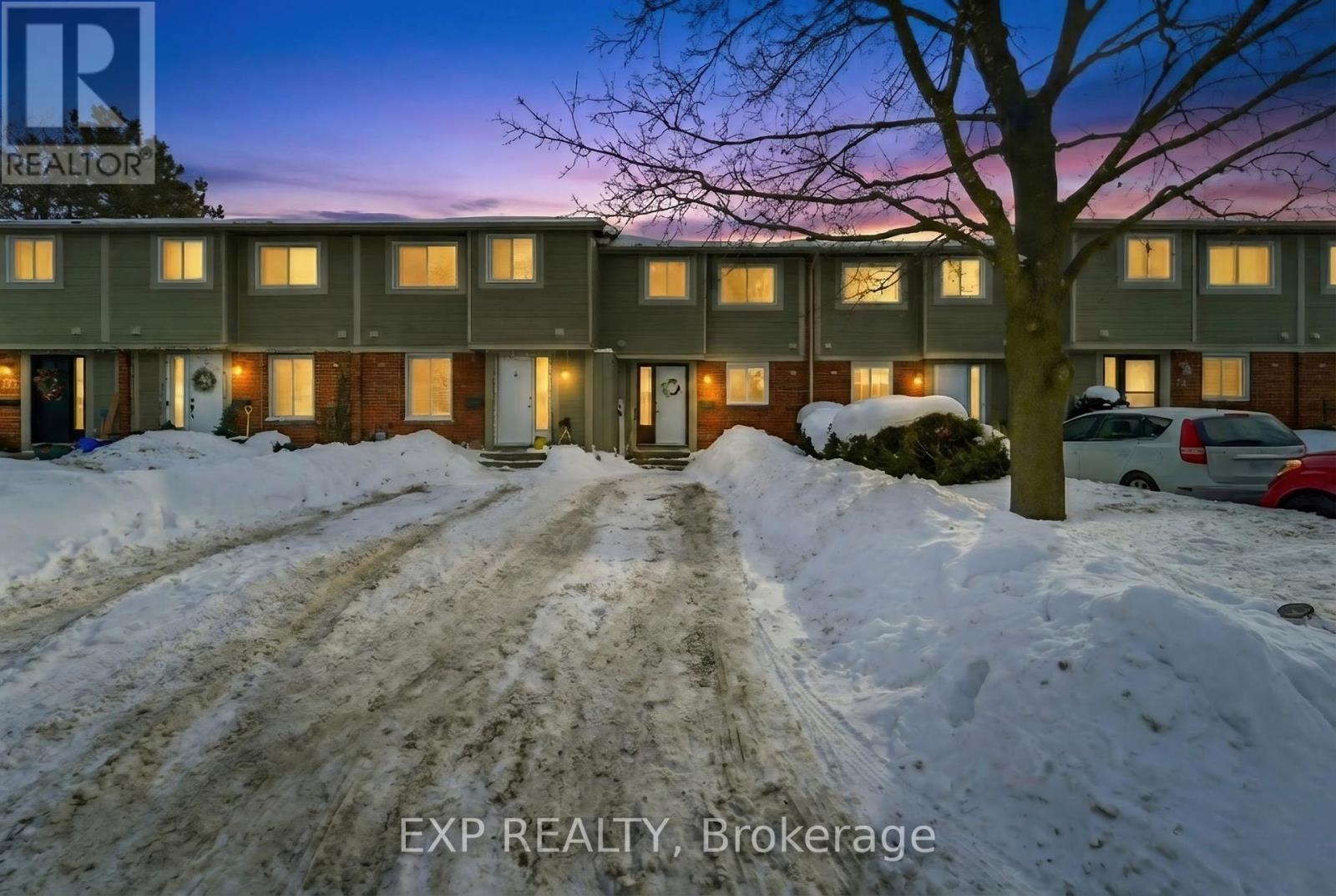 78 - 36 Barrow Crescent