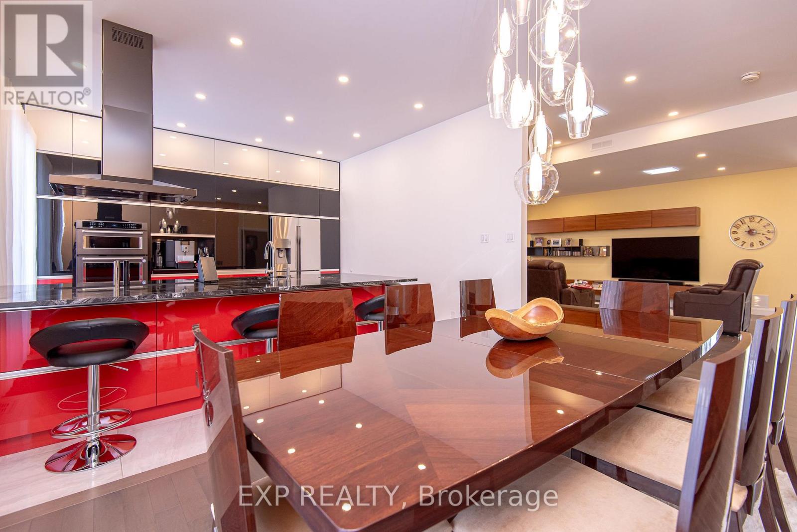 1473 Rosebella Avenue W