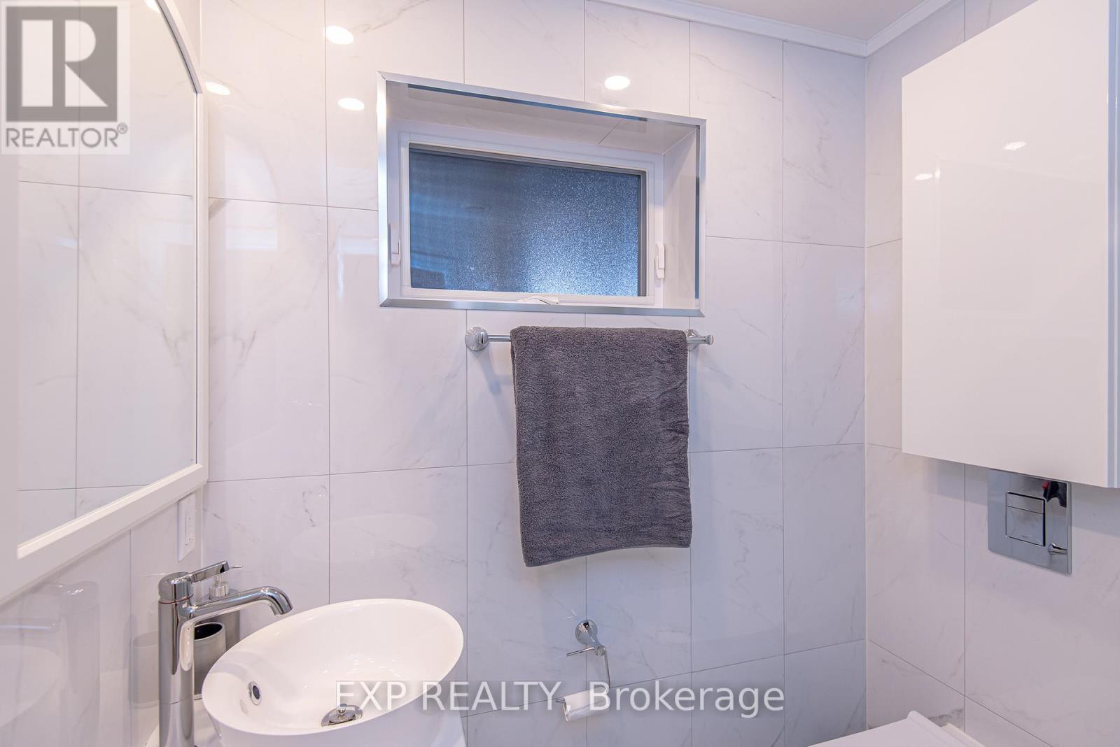 1473 Rosebella Avenue W