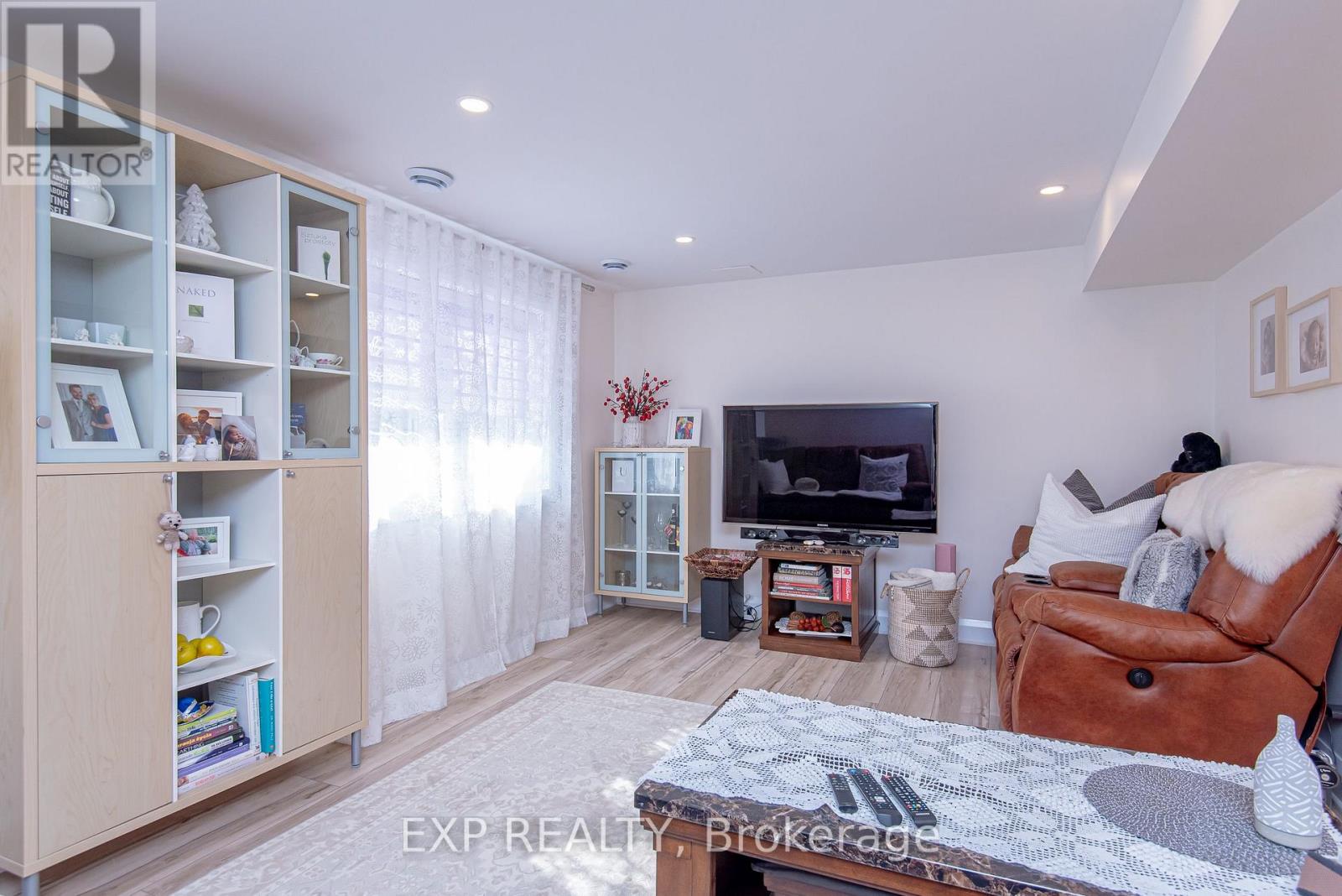 1473 Rosebella Avenue W