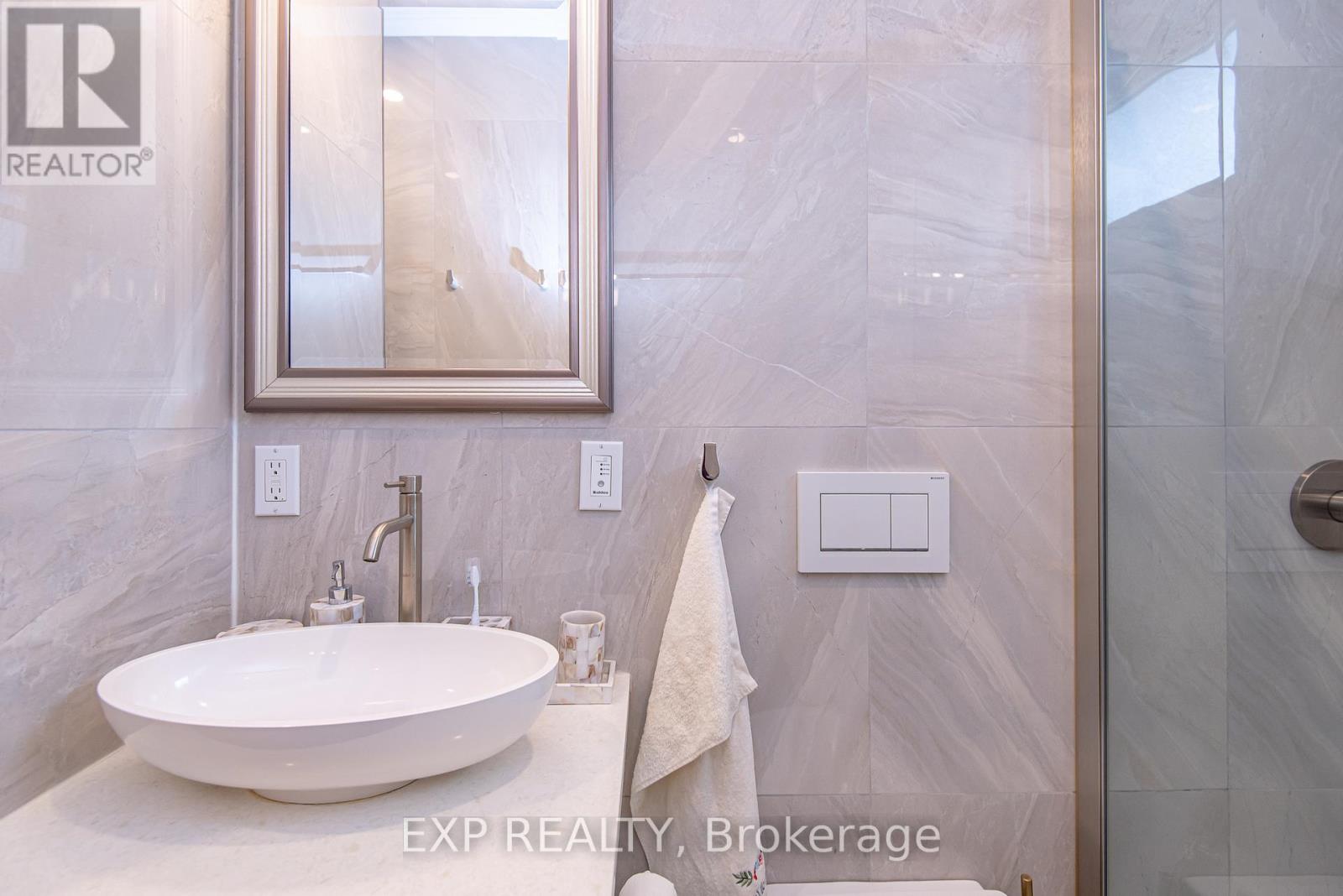 1473 Rosebella Avenue W