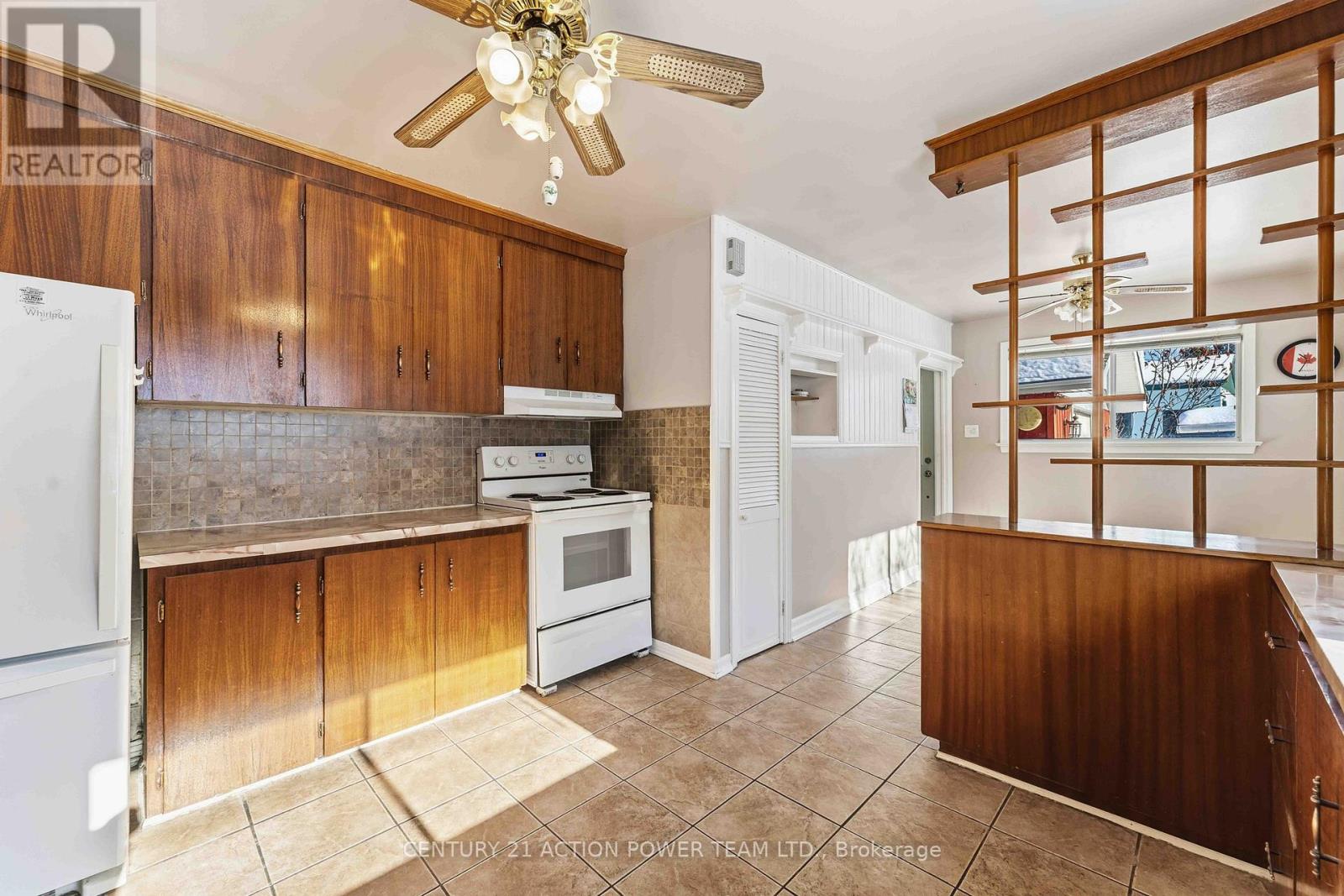 1705 Old Montreal Road